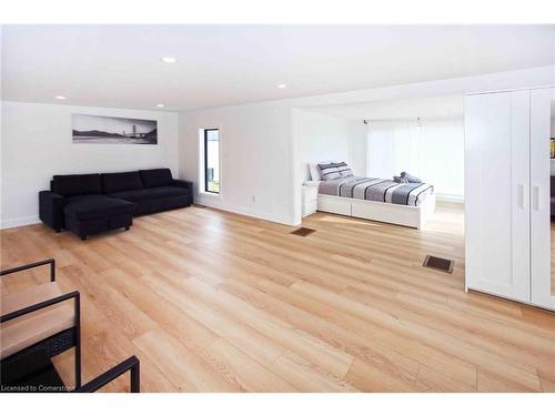 900 Empire Road, Port Colborne, ON - Indoor Photo Showing Living Room