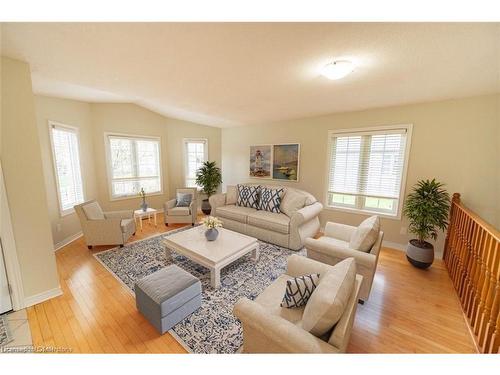 24-638 Wharncliffe Road S, London, ON - Indoor Photo Showing Living Room