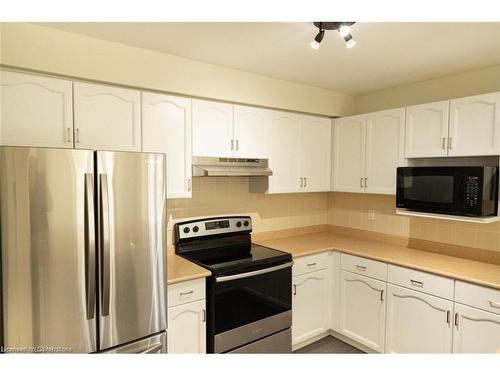 24-638 Wharncliffe Road S, London, ON - Indoor Photo Showing Kitchen