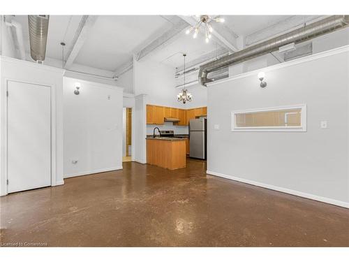 304-11 Rebecca Street, Hamilton, ON - Indoor Photo Showing Kitchen