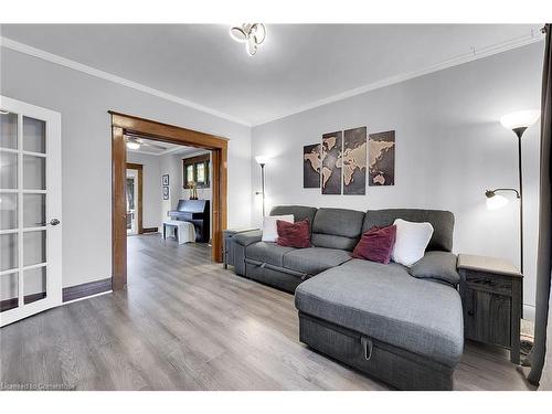 53 1/2 Robins Avenue, Hamilton, ON - Indoor Photo Showing Living Room