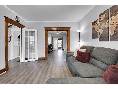 53 1/2 Robins Avenue, Hamilton, ON - Indoor Photo Showing Living Room