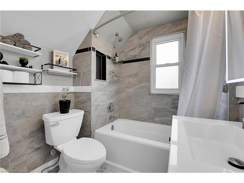 53 1/2 Robins Avenue, Hamilton, ON - Indoor Photo Showing Bathroom