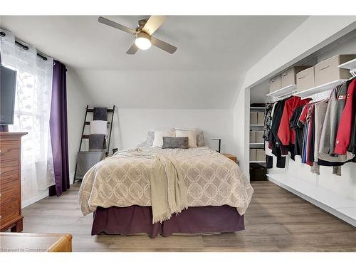 53 1/2 Robins Avenue, Hamilton, ON - Indoor Photo Showing Bedroom