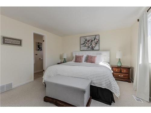 154 Hendrie Avenue, Burlington, ON - Indoor Photo Showing Bedroom