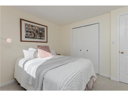 154 Hendrie Avenue, Burlington, ON - Indoor Photo Showing Bedroom