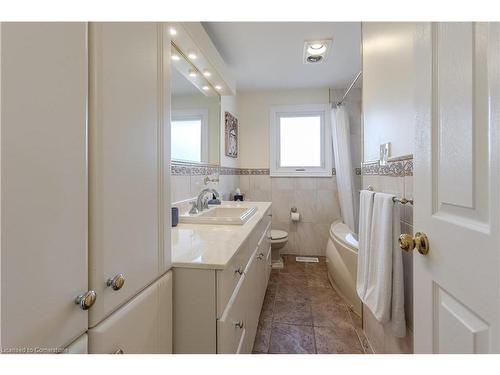 154 Hendrie Avenue, Burlington, ON - Indoor Photo Showing Bathroom