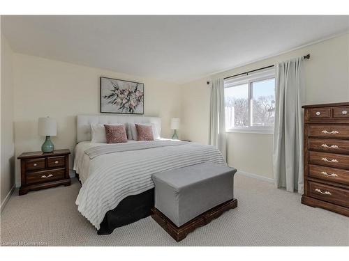 154 Hendrie Avenue, Burlington, ON - Indoor Photo Showing Bedroom