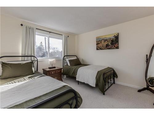 154 Hendrie Avenue, Burlington, ON - Indoor Photo Showing Bedroom