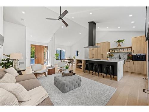 6614 Gore Road, Puslinch, ON - Indoor Photo Showing Living Room