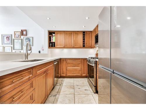 110-3333 New Street, Burlington, ON - Indoor Photo Showing Kitchen