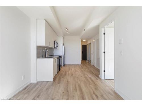 1604-335 Wheat Boom Drive, Oakville, ON - Indoor Photo Showing Kitchen