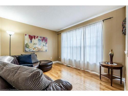 9 Lovell Crescent, Brantford, ON - Indoor Photo Showing Living Room