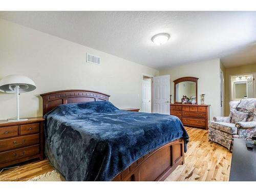 9 Lovell Crescent, Brantford, ON - Indoor Photo Showing Bedroom