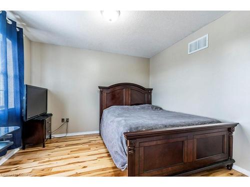 9 Lovell Crescent, Brantford, ON - Indoor Photo Showing Bedroom