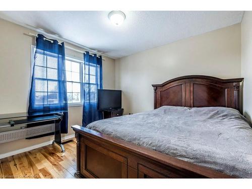 9 Lovell Crescent, Brantford, ON - Indoor Photo Showing Bedroom