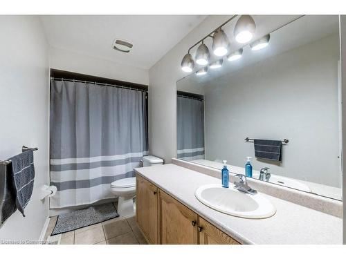 9 Lovell Crescent, Brantford, ON - Indoor Photo Showing Bathroom