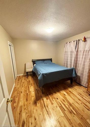 9 Lovell Crescent, Brantford, ON - Indoor Photo Showing Bedroom