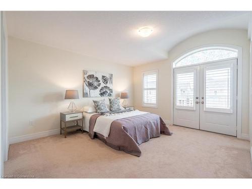 31 Forest Ridge Avenue, Waterdown, ON - Indoor Photo Showing Bedroom