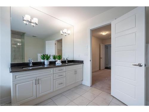 31 Forest Ridge Avenue, Waterdown, ON - Indoor Photo Showing Bathroom