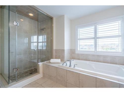 31 Forest Ridge Avenue, Waterdown, ON - Indoor Photo Showing Bathroom