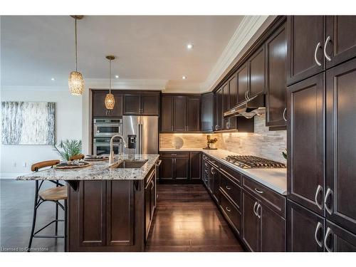 31 Forest Ridge Avenue, Waterdown, ON - Indoor Photo Showing Kitchen With Upgraded Kitchen