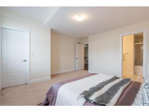 31 Forest Ridge Avenue, Waterdown, ON - Indoor Photo Showing Bedroom