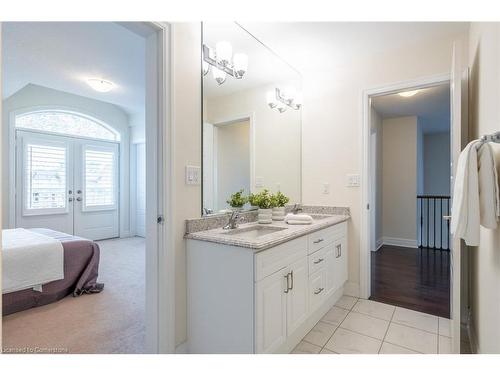 31 Forest Ridge Avenue, Waterdown, ON - Indoor Photo Showing Bathroom