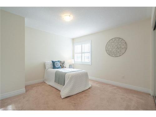 31 Forest Ridge Avenue, Waterdown, ON - Indoor Photo Showing Bedroom