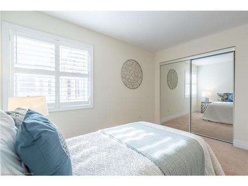 31 Forest Ridge Avenue, Waterdown, ON - Indoor Photo Showing Bedroom