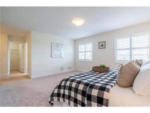 31 Forest Ridge Avenue, Waterdown, ON - Indoor Photo Showing Bedroom