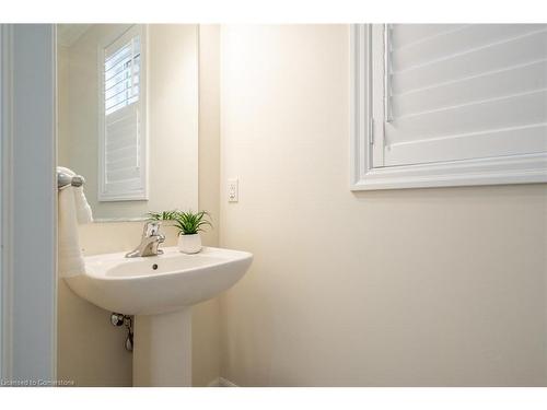 31 Forest Ridge Avenue, Waterdown, ON - Indoor Photo Showing Bathroom