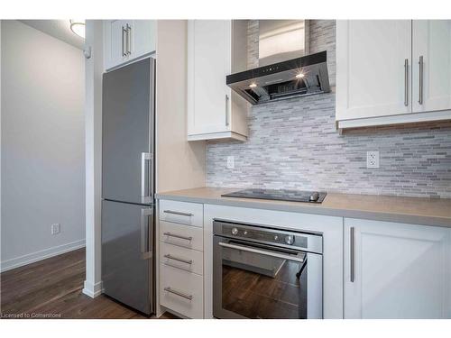 1702-2093 Fairview Street, Burlington, ON - Indoor Photo Showing Kitchen