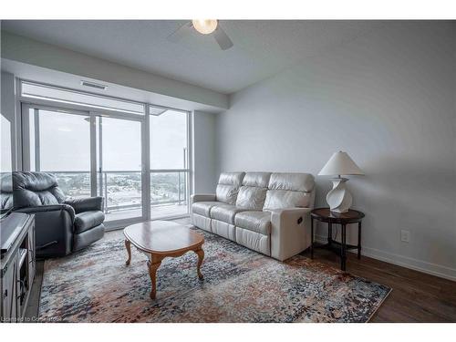 1702-2093 Fairview Street, Burlington, ON - Indoor Photo Showing Living Room