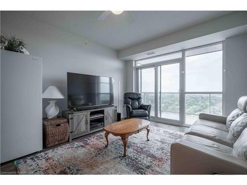 1702-2093 Fairview Street, Burlington, ON - Indoor Photo Showing Living Room