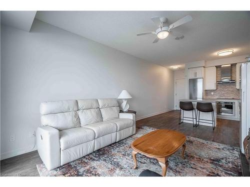 1702-2093 Fairview Street, Burlington, ON - Indoor Photo Showing Living Room