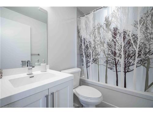 1702-2093 Fairview Street, Burlington, ON - Indoor Photo Showing Bathroom