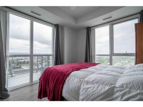 1702-2093 Fairview Street, Burlington, ON - Indoor Photo Showing Bedroom