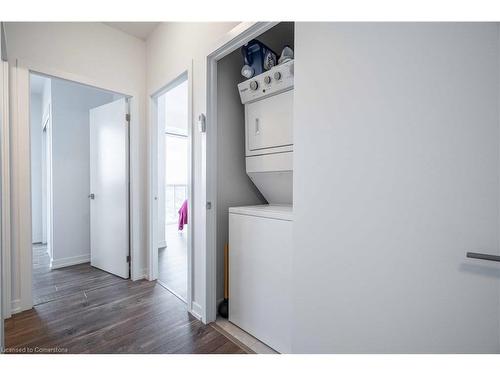 1702-2093 Fairview Street, Burlington, ON - Indoor Photo Showing Laundry Room