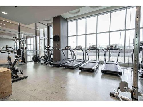 1702-2093 Fairview Street, Burlington, ON - Indoor Photo Showing Gym Room