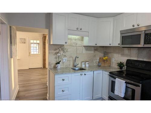 590 Woodward Avenue, Hamilton, ON - Indoor Photo Showing Kitchen