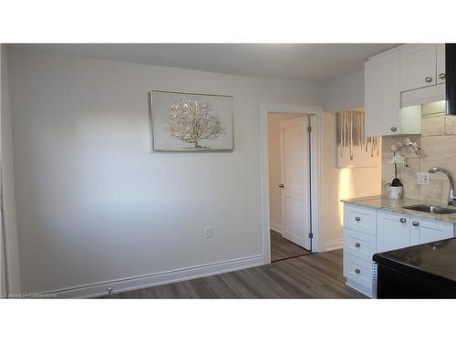 590 Woodward Avenue, Hamilton, ON - Indoor Photo Showing Kitchen