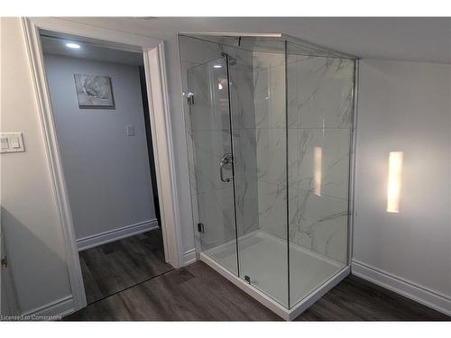 590 Woodward Avenue, Hamilton, ON - Indoor Photo Showing Bathroom