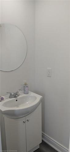 590 Woodward Avenue, Hamilton, ON - Indoor Photo Showing Bathroom