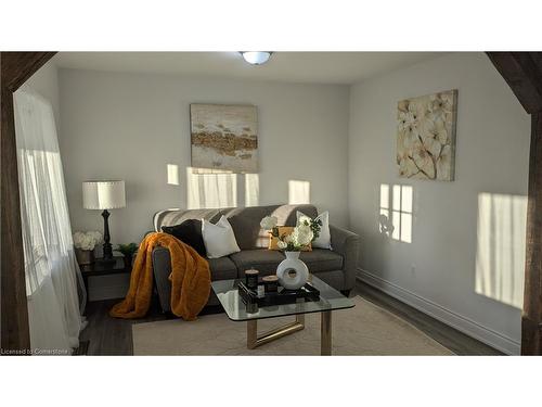 590 Woodward Avenue, Hamilton, ON - Indoor Photo Showing Living Room