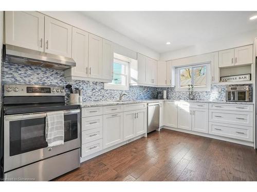 25 Rockwood Avenue, St. Catharines, ON - Indoor Photo Showing Kitchen With Upgraded Kitchen