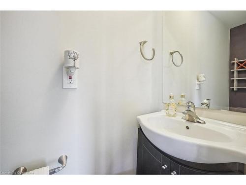 25 Rockwood Avenue, St. Catharines, ON - Indoor Photo Showing Bathroom