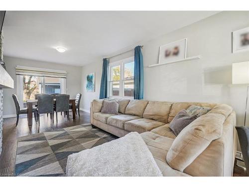 25 Rockwood Avenue, St. Catharines, ON - Indoor Photo Showing Living Room