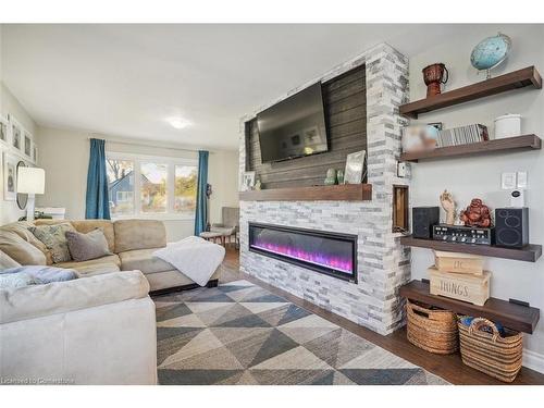 25 Rockwood Avenue, St. Catharines, ON - Indoor Photo Showing Living Room With Fireplace