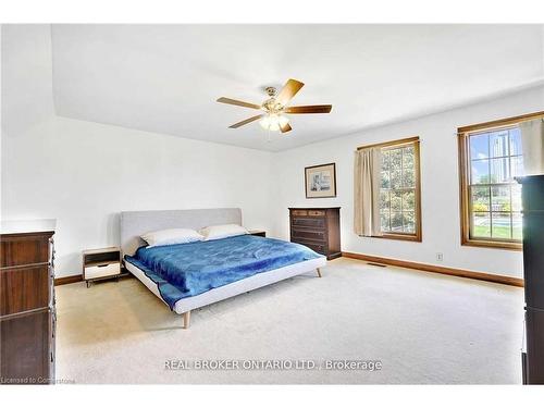 6398 Orchard Avenue, Niagara Falls, ON - Indoor Photo Showing Bedroom